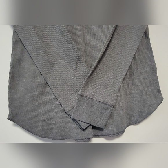 Old Navy Long Sleeve - Picture 3 of 4